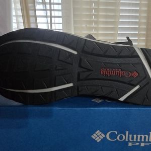 Men Columbia shoes size 11 NWT